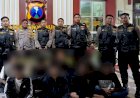 Patroli-Jogoboyo-Amankan-8-Pemuda-Hendak-Tawuran-di-Surabaya,-Sejumlah-Sajam-Disita