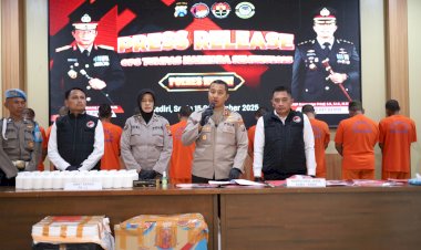 Polres-Kediri-Berhasil-Amankan-16-Tersangka-98,48-gram-Sabu-dan-Ratusan-Ribu-Okerbaya