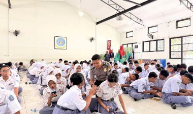 Polresta-Sidoarjo-Edukasi-Pelajar-tentang-Bijak-Medsos-dan-Penggunaan-AI