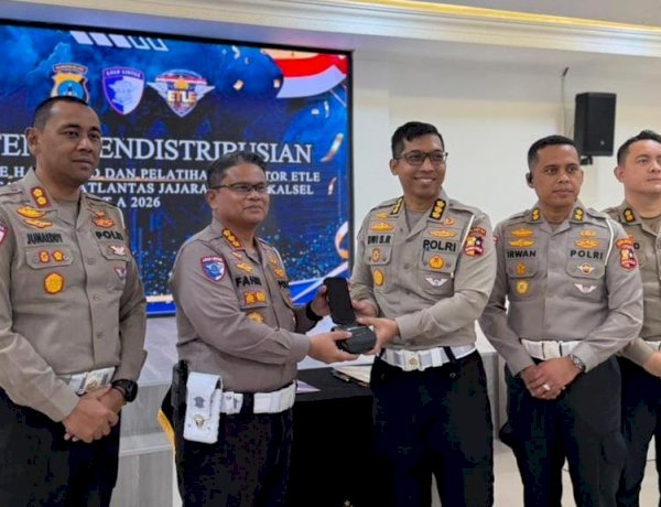 Korlantas Polri Perkuat Digitalisasi Penegakan Hukum Lalu Lintas Dengan ETLE Mobile Handheld di Polda Kalsel