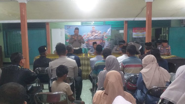 Polisi-Gelar-PPGD-Bersama-Pihak-Medis-di-Balongbendo