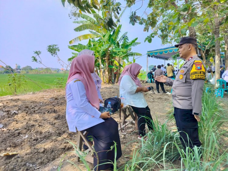 Bhabinkamtibmas Desa Semambung Koordinasi dengan Perangkat Desa Dukung Ketahanan Pangan