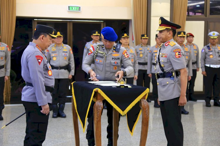 Pelantikan Astamaops Kapolri, Komjen Pol Imam Sugianto Serah Terima Jabatan kepada Irjen Pol Akhmad Wiyagus