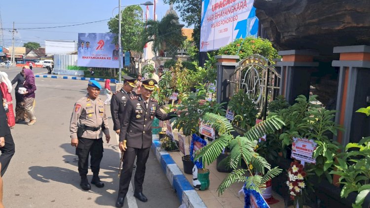 Dukung Ketahanan Pangan Ratusan Bibit Tanaman Produktif Jadi Ucapan Selamat Hari Bhayangkara ke -79 di Ponorogo