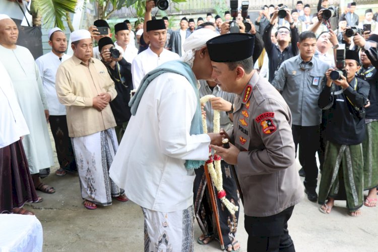 Kapolri Silaturahmi ke Ponpes Al-Hamidy Banyuanyar, Tekankan Sinergitas dan Persatuan