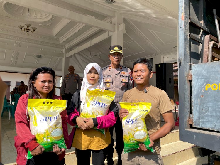 Gelar Bazar, Polres Blitar Dukung Gerakan Pangan Murah, Salurkan Beras SPHP untuk Masyarakat