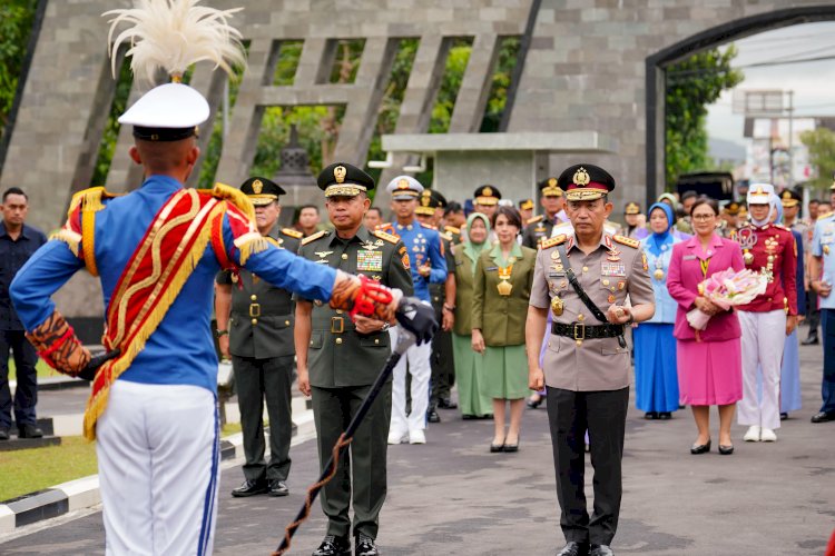 Pimpin Wisuda Prajurit Taruna, Kapolri Tekankan Sinergitas TNI-Polri untuk Wujudkan Indonesia Emas 2045