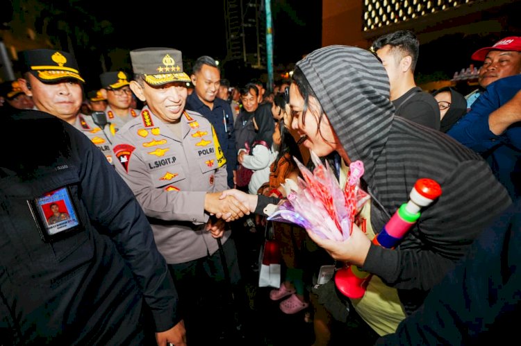 Kapolri Turun Langsung ke HI Cek Pengamanan Tahun Baru hingga Sapa Masyarakat