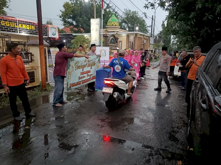 Polsek Tanggulangin Adakan Bagi Takjil